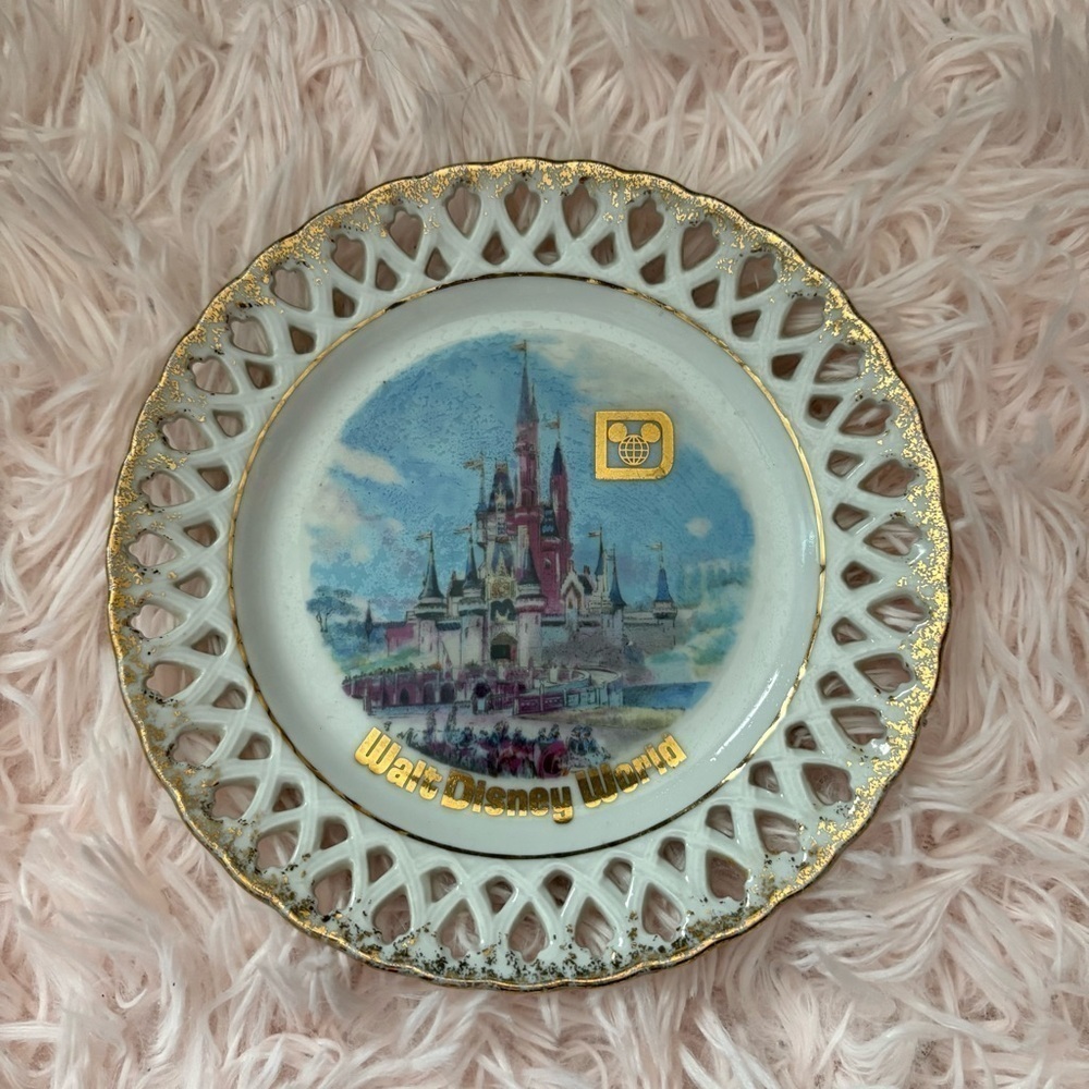 Walt Disney World Castle Souvenir Decorative Plate Gold Accent Glass